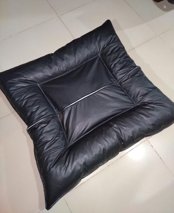 Cucha para perro tapizada en cuerina