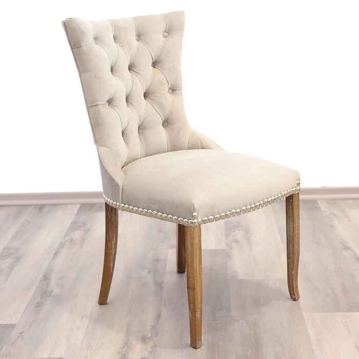 Silla con capitoné en tela beige